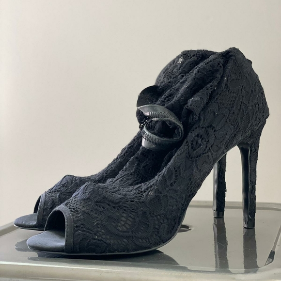 Shoes - Black Laced Stilletto -- 8.5